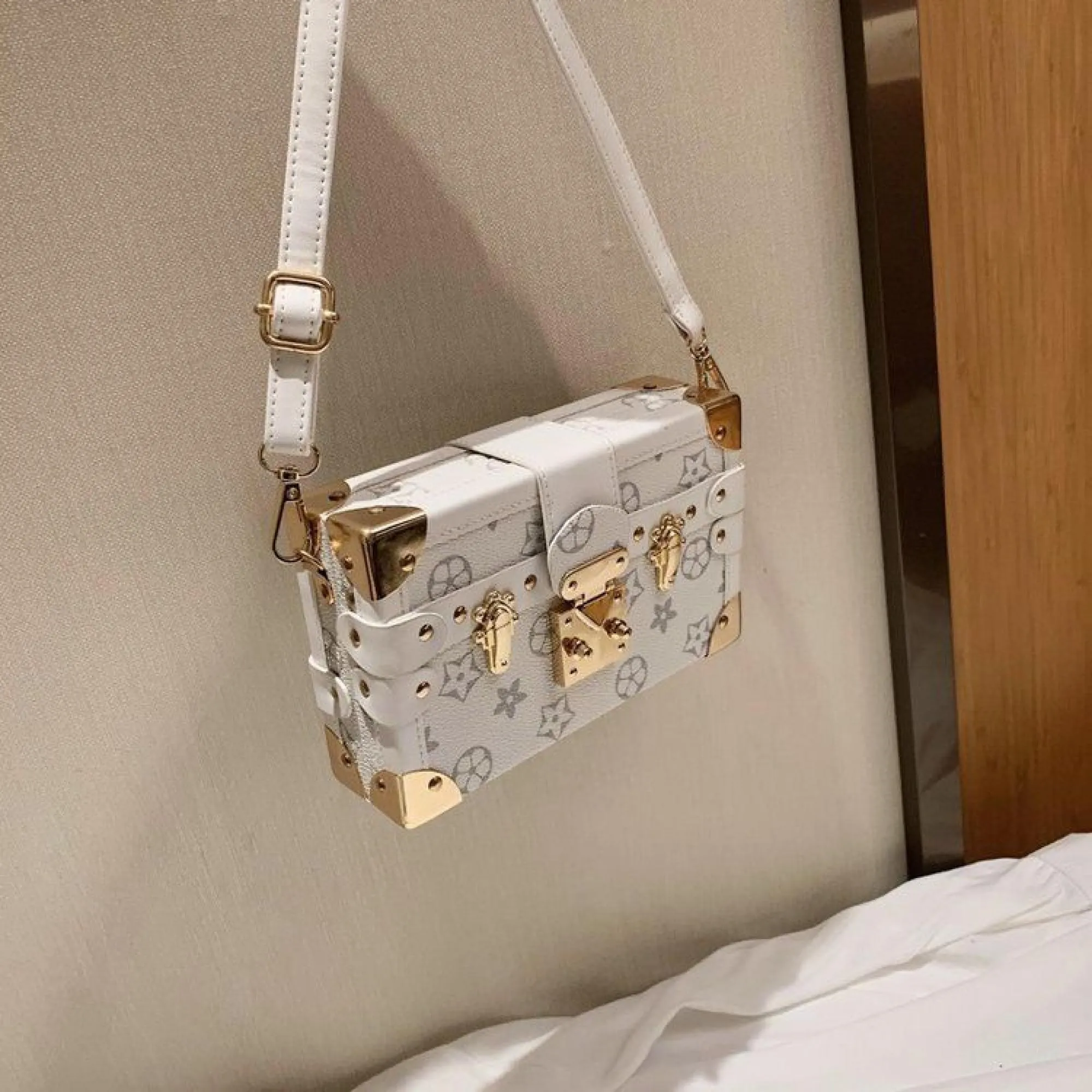 Retro Print Lock Closure Shoulder Bag