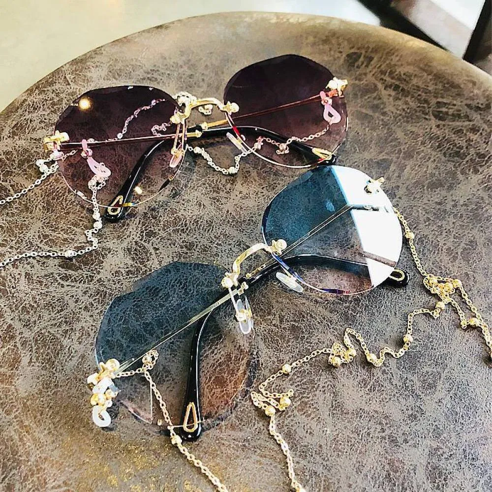 Trendy Oversized Chain Sunglasses for Women